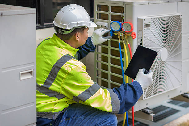 Professional Hvac Installation technician working in Ozona, TX